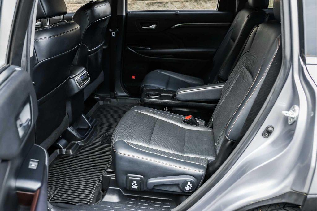 used 2016 Toyota Highlander car, priced at $18,950