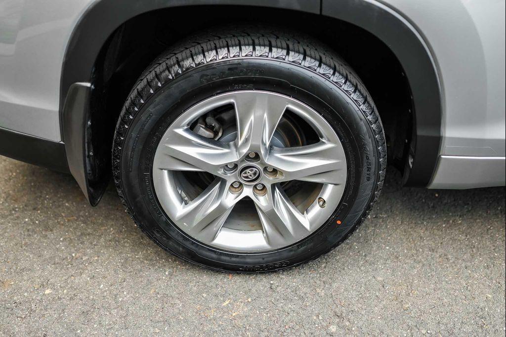 used 2016 Toyota Highlander car, priced at $18,950