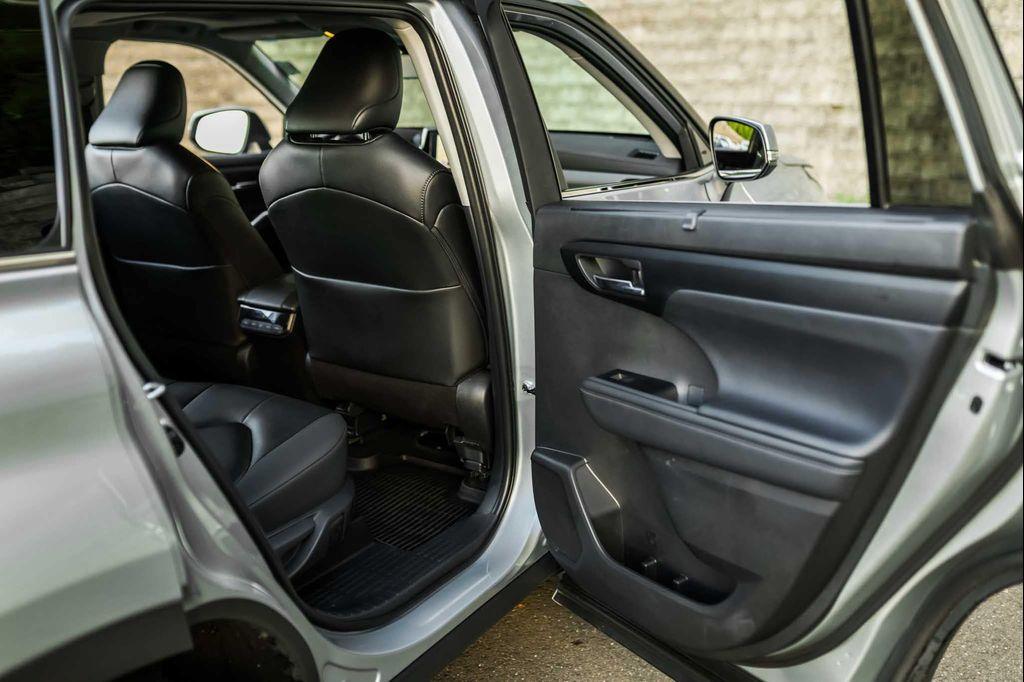 used 2025 Toyota Highlander car, priced at $45,900