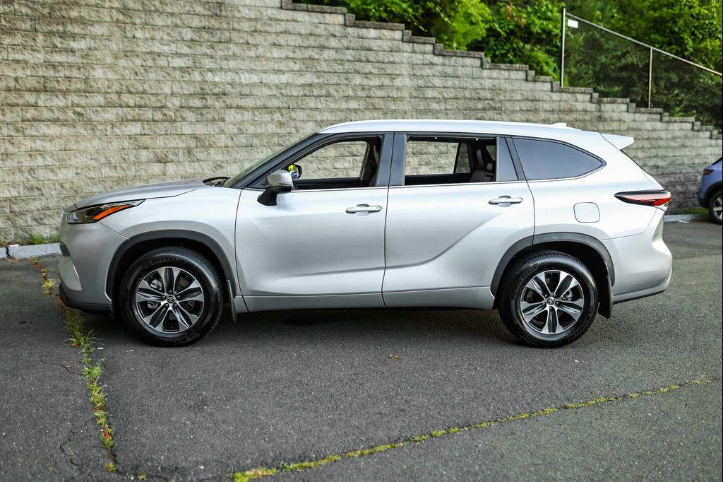 used 2025 Toyota Highlander car, priced at $45,900