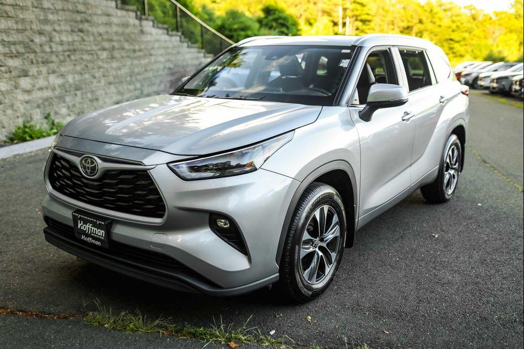 used 2025 Toyota Highlander car, priced at $45,900