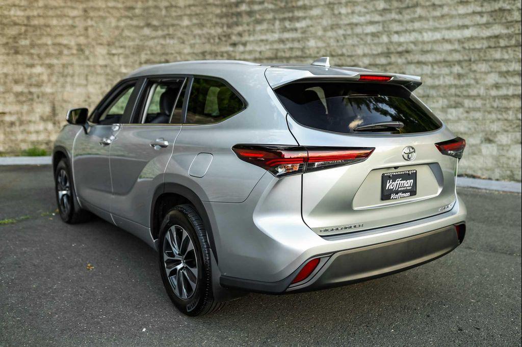 used 2025 Toyota Highlander car, priced at $45,900