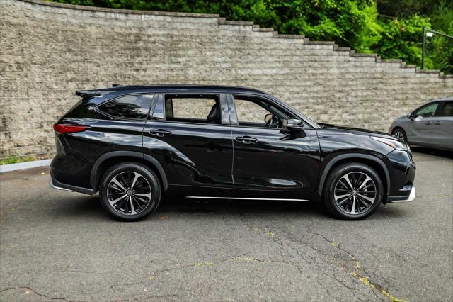 used 2022 Toyota Highlander car, priced at $38,500