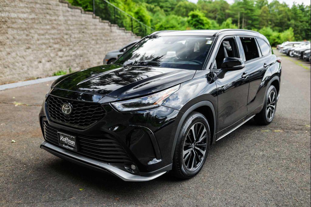 used 2022 Toyota Highlander car, priced at $36,900
