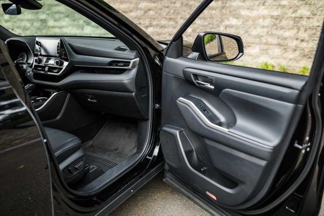 used 2022 Toyota Highlander car, priced at $38,500