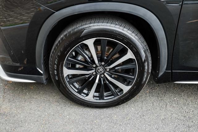 used 2022 Toyota Highlander car, priced at $38,500