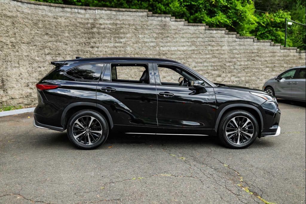 used 2022 Toyota Highlander car, priced at $36,900