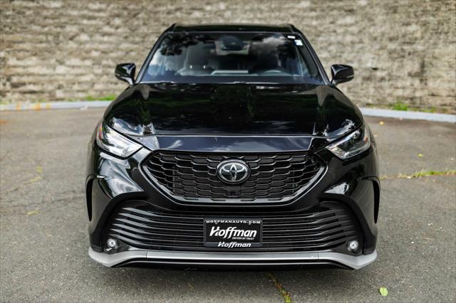 used 2022 Toyota Highlander car, priced at $38,500