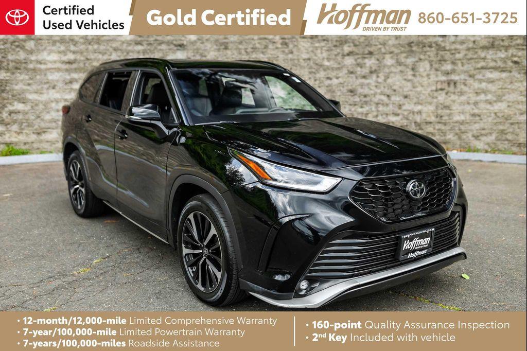 used 2022 Toyota Highlander car, priced at $37,900