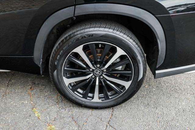 used 2022 Toyota Highlander car, priced at $38,500