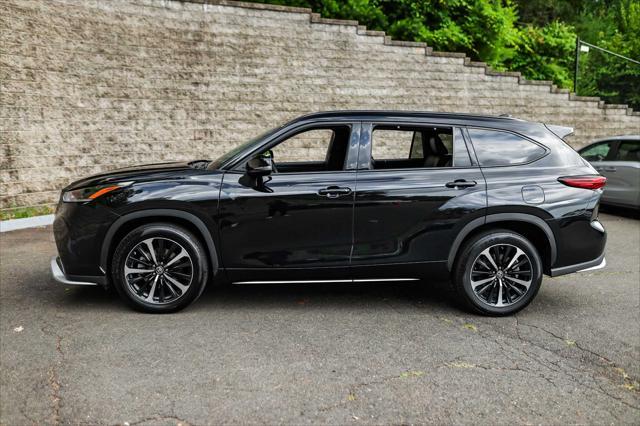 used 2022 Toyota Highlander car, priced at $38,500