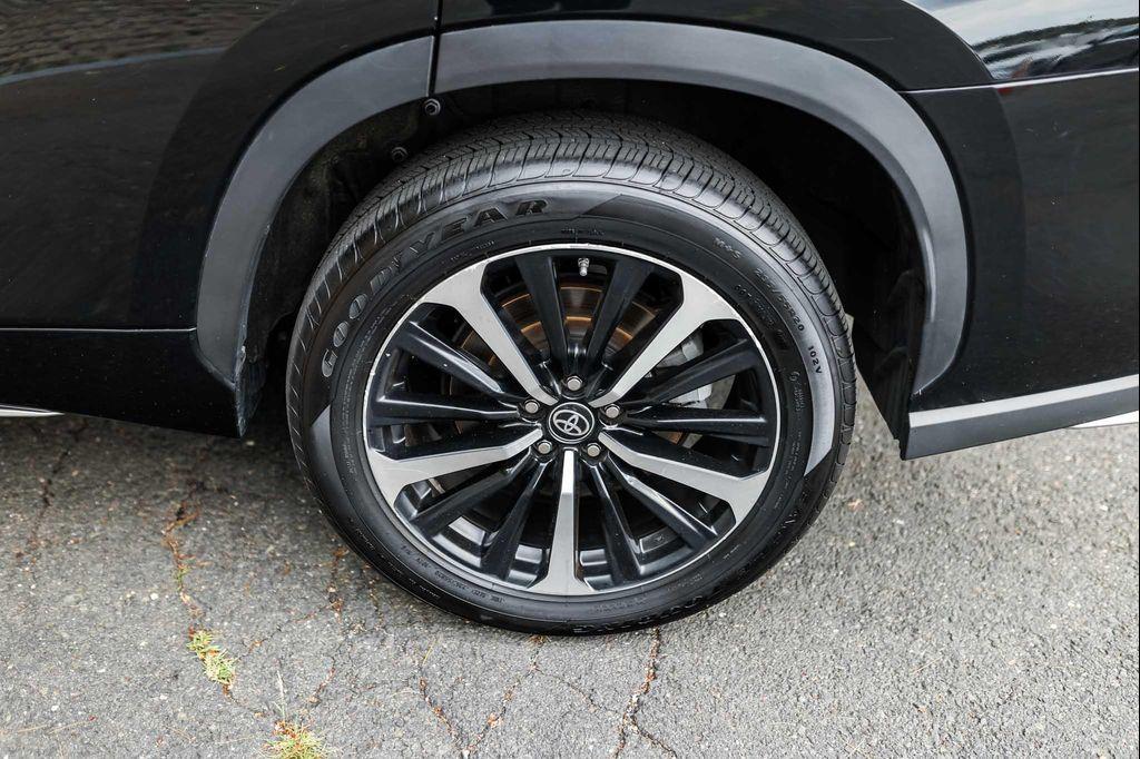 used 2022 Toyota Highlander car, priced at $36,900
