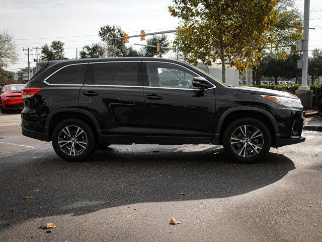 used 2019 Toyota Highlander car, priced at $18,425