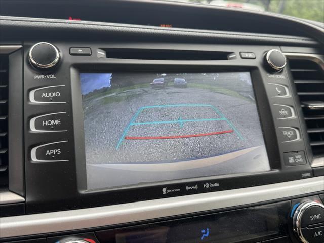used 2019 Toyota Highlander car, priced at $27,654