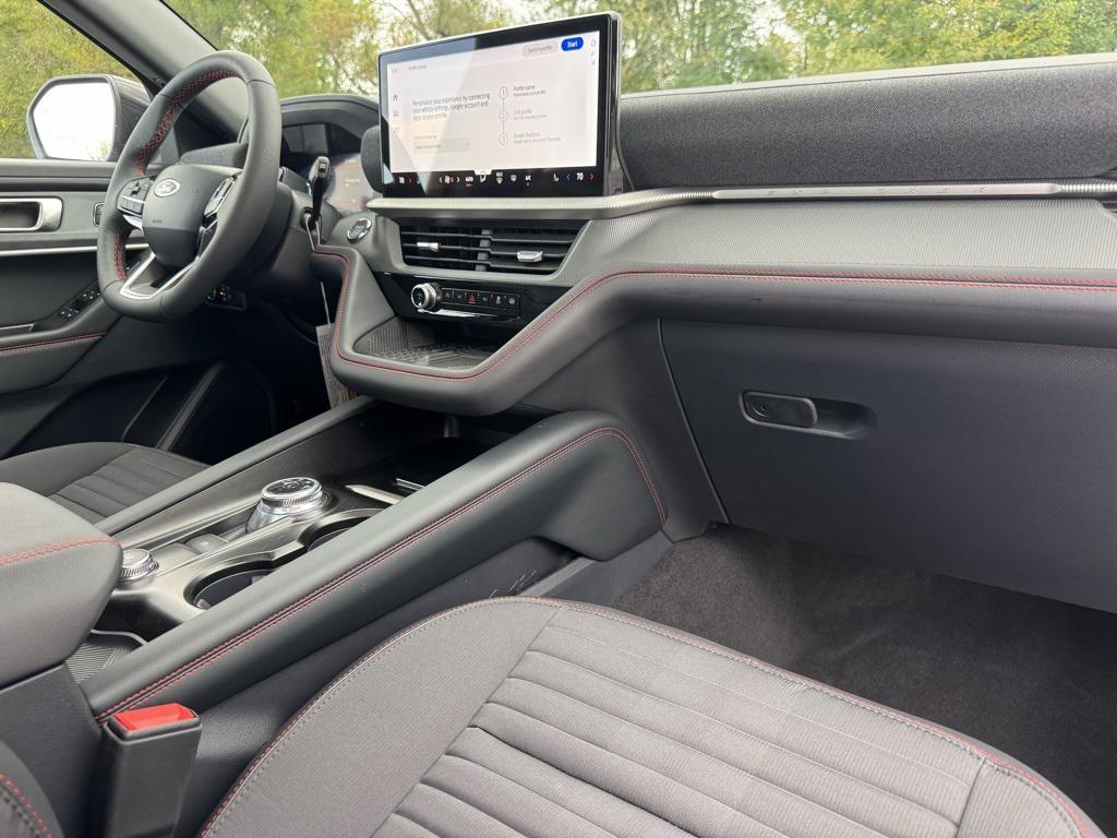 new 2025 Ford Explorer car, priced at $51,870