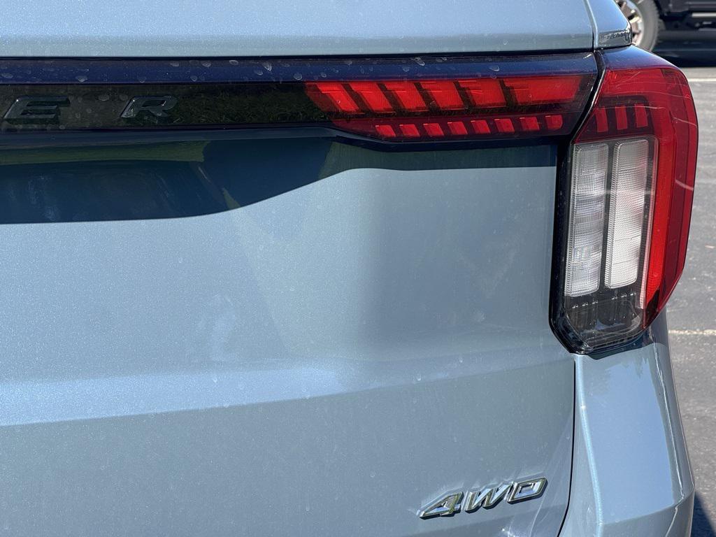 new 2025 Ford Explorer car, priced at $52,925