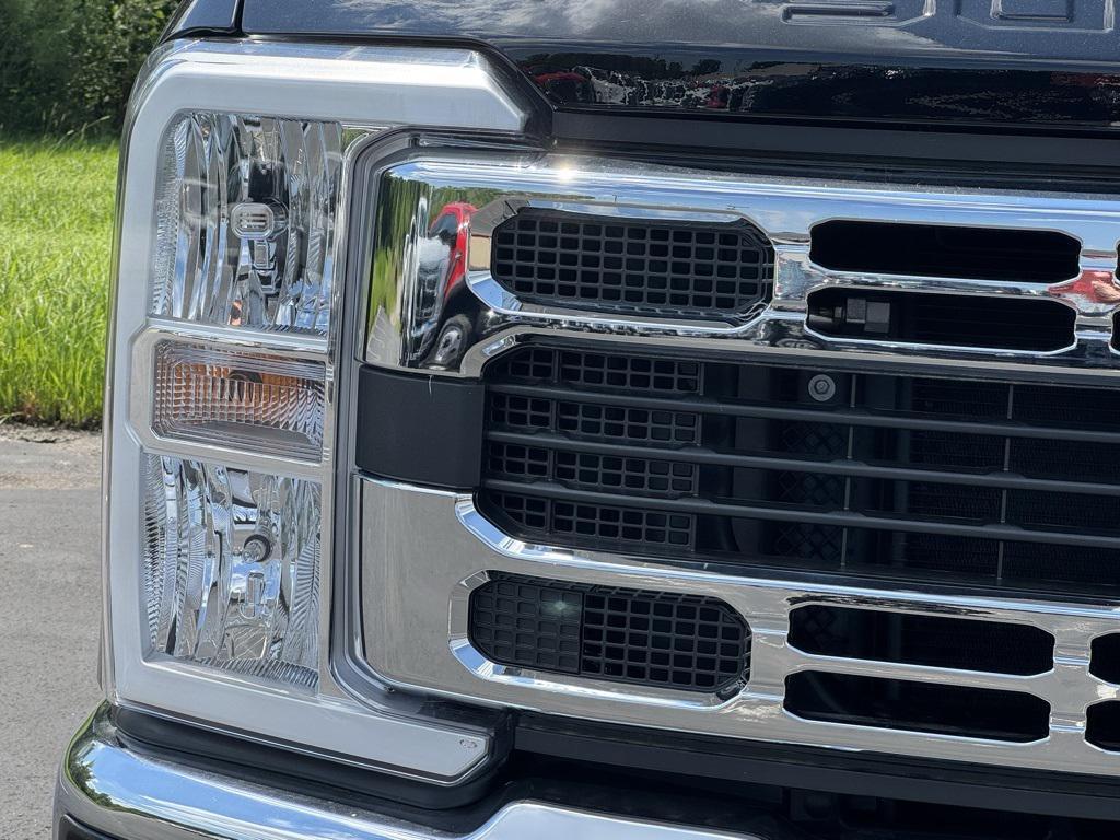 new 2025 Ford F-350 car, priced at $57,610