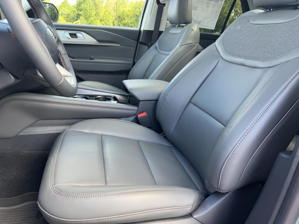 new 2025 Ford Explorer car, priced at $49,910
