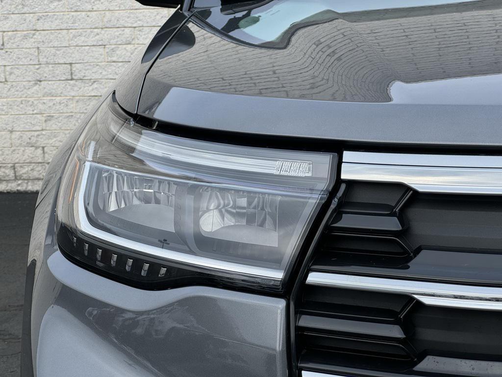 new 2025 Ford Explorer car, priced at $41,950