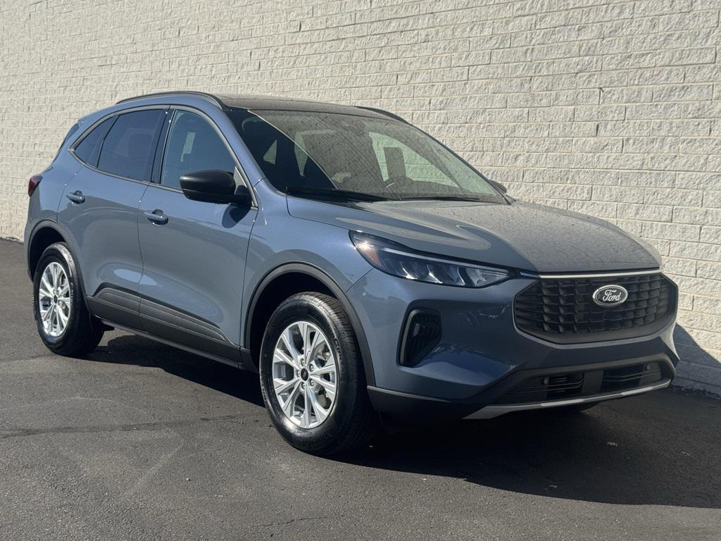 new 2025 Ford Escape car, priced at $32,040