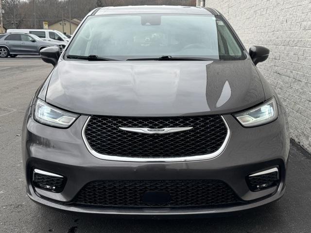 used 2023 Chrysler Pacifica Hybrid car, priced at $26,295