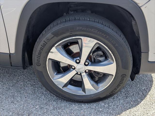 used 2020 Jeep Cherokee car, priced at $21,252