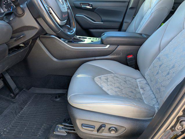 used 2022 Toyota Highlander Hybrid car, priced at $25,307