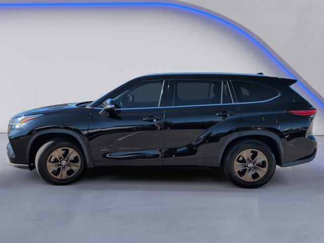 used 2022 Toyota Highlander Hybrid car, priced at $25,307
