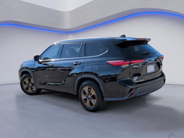 used 2022 Toyota Highlander Hybrid car, priced at $25,307