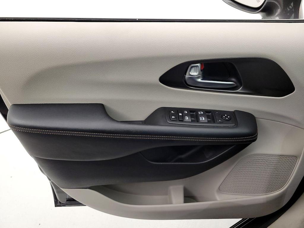 used 2020 Chrysler Pacifica car, priced at $26,998
