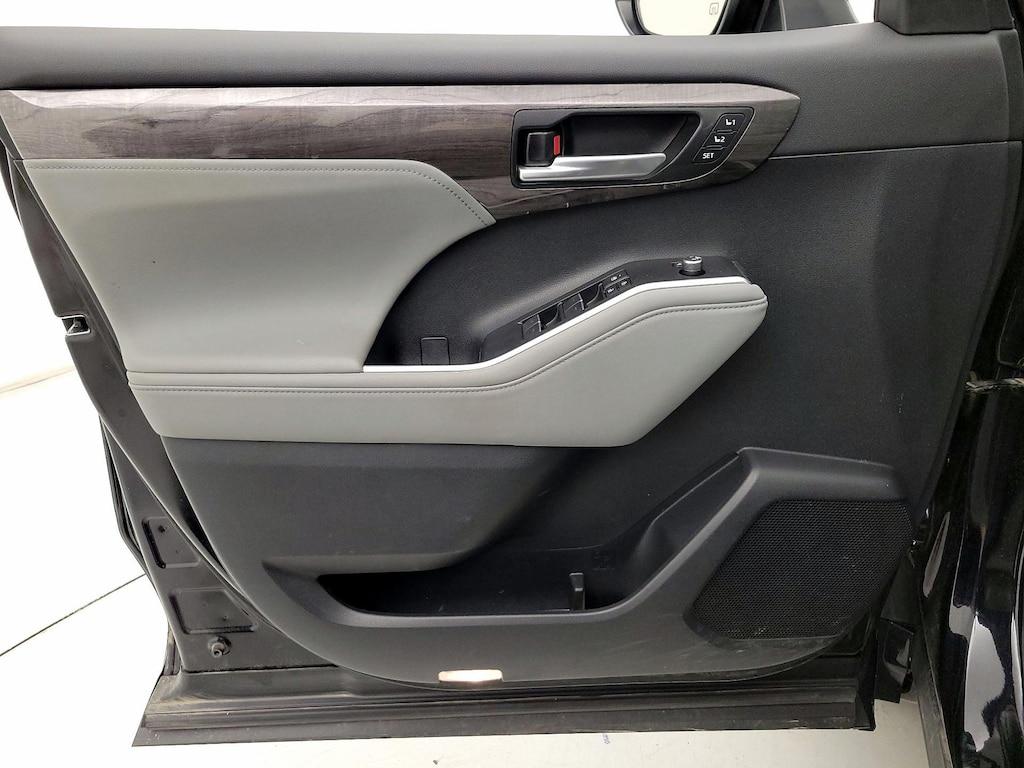 used 2023 Toyota Highlander Hybrid car, priced at $50,998