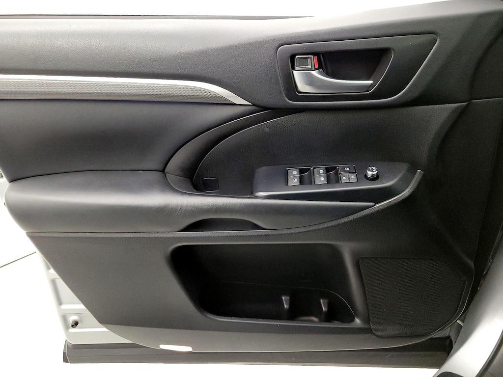 used 2019 Toyota Highlander car, priced at $32,998
