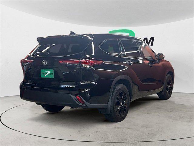 used 2022 Toyota Highlander car, priced at $37,950