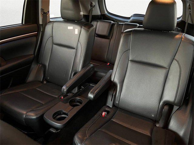 used 2016 Toyota Highlander car, priced at $22,550