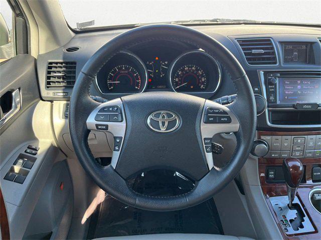 used 2013 Toyota Highlander car, priced at $13,750