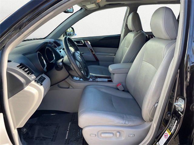 used 2013 Toyota Highlander car, priced at $13,950