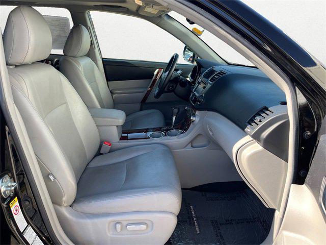 used 2013 Toyota Highlander car, priced at $13,950
