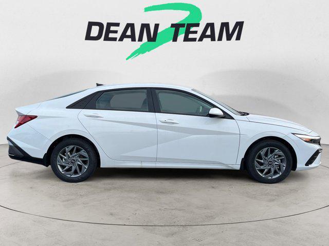 new 2025 Hyundai Elantra HEV car, priced at $27,260