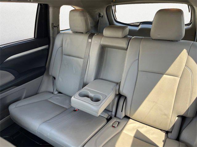 used 2019 Toyota Highlander car, priced at $27,950