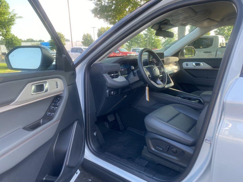 new 2025 Ford Explorer car, priced at $43,609