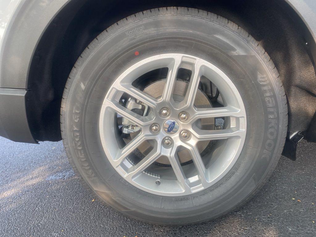 new 2025 Ford Explorer car, priced at $43,609