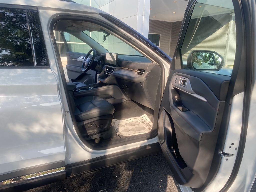 new 2025 Ford Explorer car, priced at $43,609