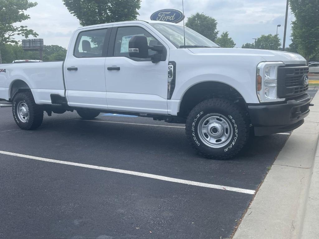 new 2024 Ford F-350 car, priced at $57,100