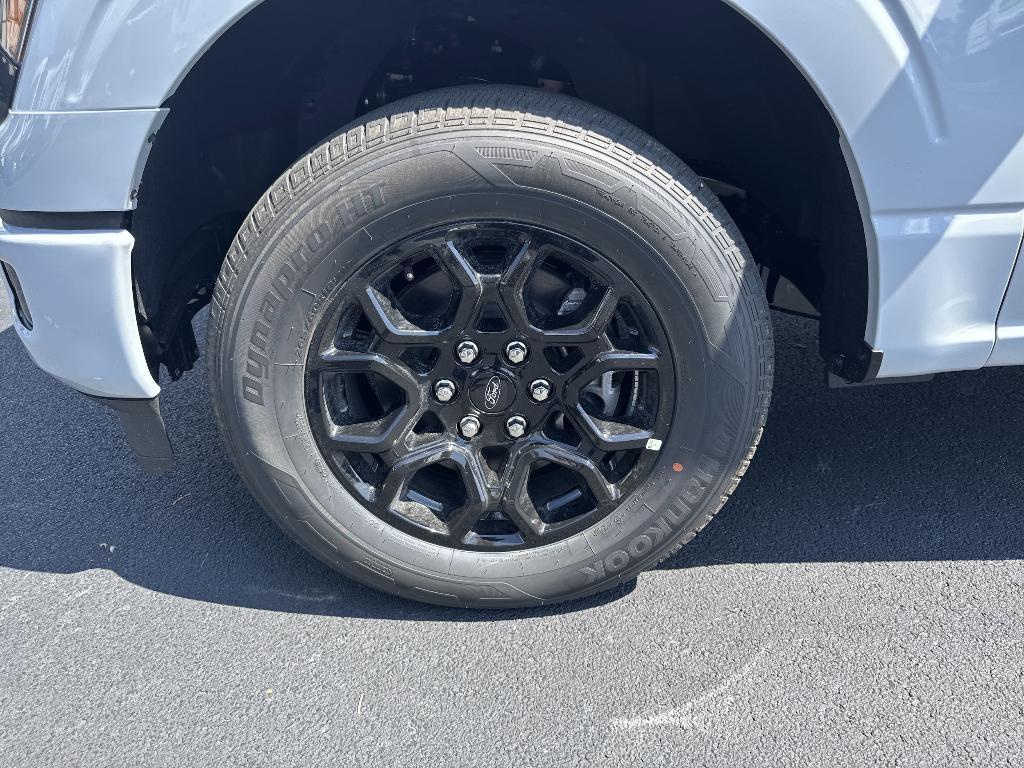 new 2025 Ford F-150 car, priced at $43,100