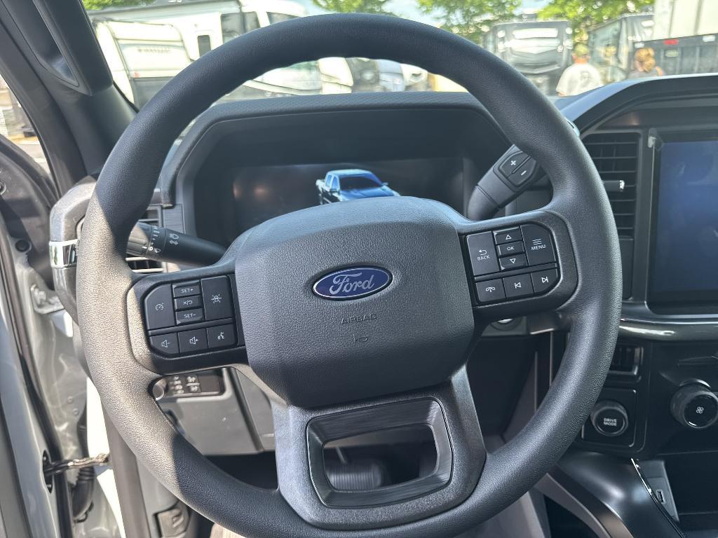 new 2025 Ford F-150 car, priced at $43,100
