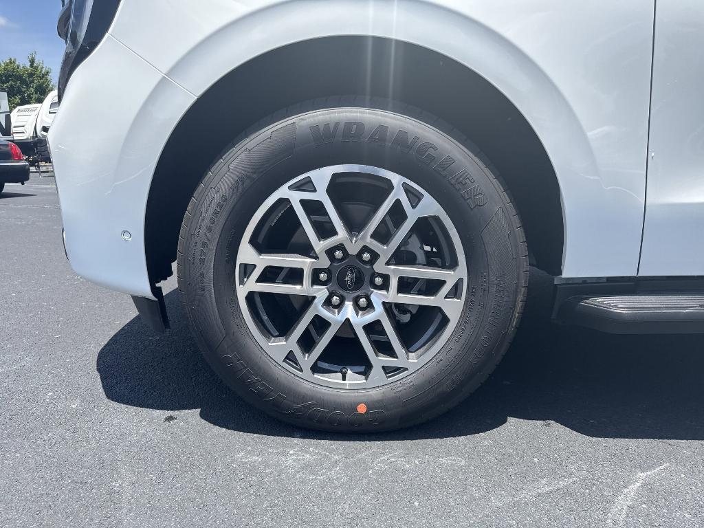 new 2025 Ford Expedition car, priced at $66,558