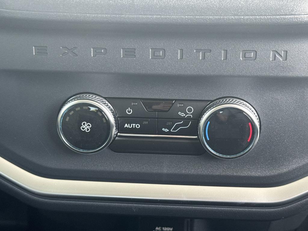 new 2025 Ford Expedition car, priced at $66,558