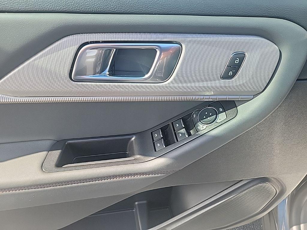 new 2025 Ford Explorer car, priced at $43,474