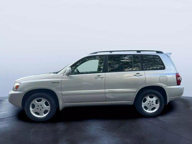 used 2004 Toyota Highlander car, priced at $6,977