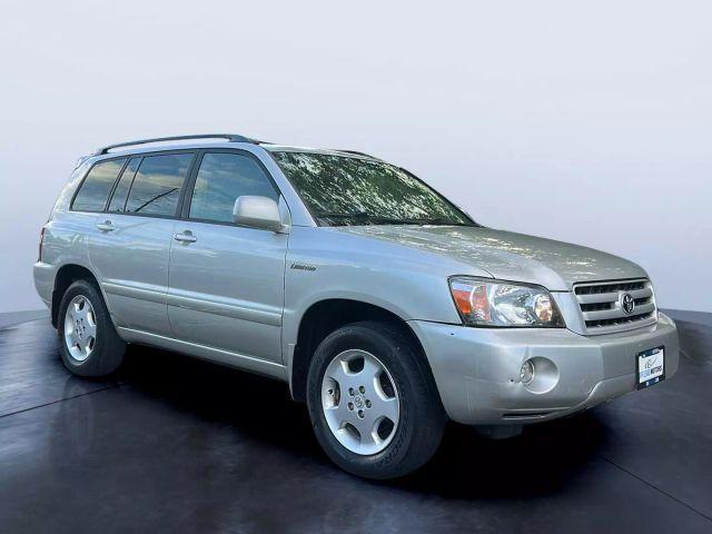used 2004 Toyota Highlander car, priced at $6,977